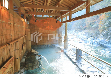 秘湯　祖谷温泉の露天風呂と風景　徳島県 72185587