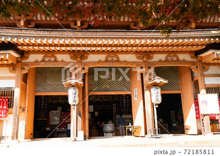 【滋賀県】　竹生島　宝厳寺本堂(弁才天堂) 72185811