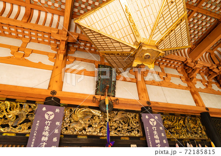 【滋賀県】　竹生島　宝厳寺本堂(弁才天堂) 72185815