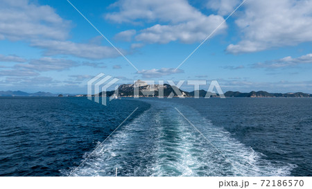 小豆島へ向かうフェリーの航跡 72186570
