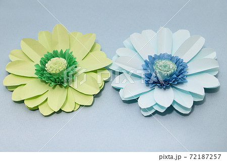 折り紙で作ったガーベラの花の写真素材