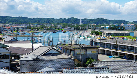 八幡岬から大原漁港の町並みを望む（千葉県いすみ市） 72187433
