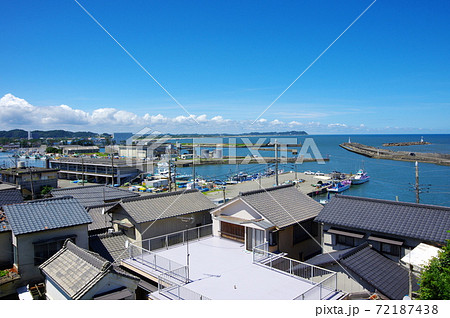 八幡岬から大原漁港の町並みを望む（千葉県いすみ市） 72187438