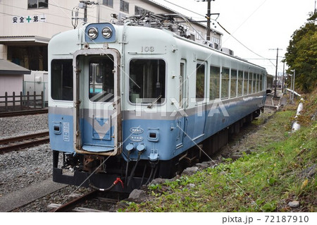 車両基地に停車中の伊豆急行100系電車 72187910