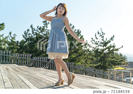 海辺の女性 海辺の女性 72188539