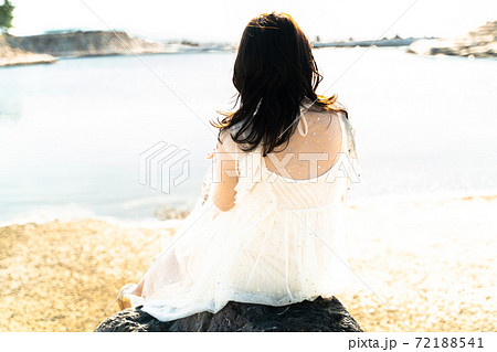 海辺の女性 海辺の女性 72188541