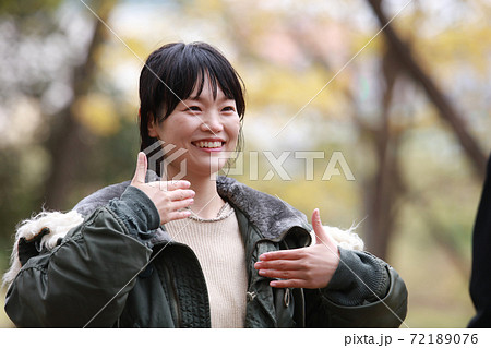 手話「楽しい」「嬉しい」 手話「楽しい」「嬉しい」 72189076