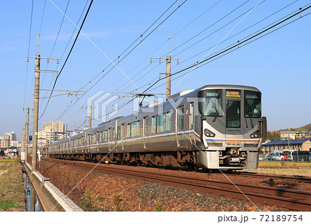 福知山線　三田付近を走る225系快速 72189754