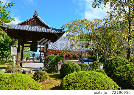 醍醐寺　金堂と鐘撞堂 72190956