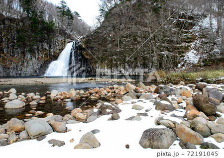 初冬の法体の滝　秋田県 72191045