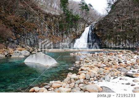 初冬の法体の滝　秋田県 72191233