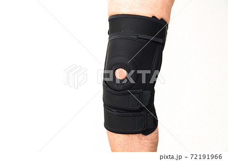 膝サポーター 右膝靭帯損傷の写真素材
