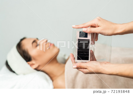Set of eyelashes in hands. Set of eyelashes in hands. 72193848