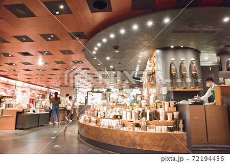 【大阪府】スターバックスコーヒー・ルクア大阪9階店《アウトフォーカス》 【大阪府】スターバックスコーヒー・ルクア大阪9階店《アウトフォーカス》 72194436