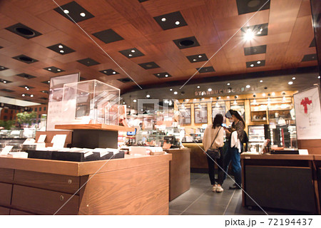 【大阪府】スターバックスコーヒー・ルクア大阪9階店《アウトフォーカス》 【大阪府】スターバックスコーヒー・ルクア大阪9階店《アウトフォーカス》 72194437