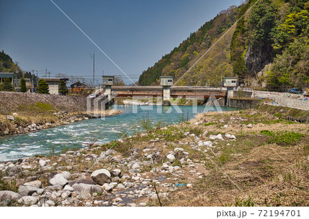 早春の片貝川(かたかいがわ)中流域 富山県魚津市 早春の片貝川(かたかいがわ)中流域 富山県魚津市 72194701