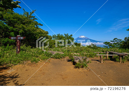 神奈川県南足柄市の足柄峠側の金時山登山道から見る富士山(猪鼻砦跡) 神奈川県南足柄市の足柄峠側の金時山登山道から見る富士山(猪鼻砦跡) 72196276