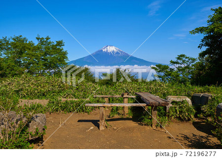 神奈川県南足柄市の足柄峠側の金時山登山道から見る富士山(猪鼻砦跡) 神奈川県南足柄市の足柄峠側の金時山登山道から見る富士山(猪鼻砦跡) 72196277