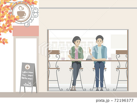 カフェで相談する男性と女性 カフェで相談する男性と女性 72196377