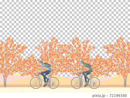 自転車で紅葉の下を通る男性と女性 72196380