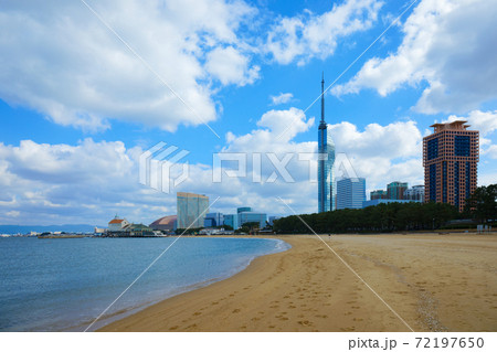 福岡タワーとシーサイドももち海浜公園 72197650