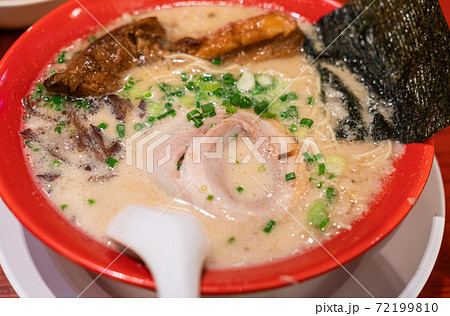 Close up delicious kakuni tonkotsu ramen 72199810