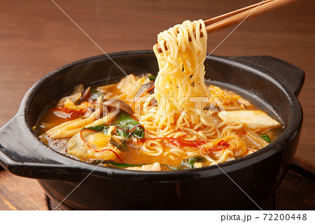 キムチ鍋のシメのラーメン キムチ鍋のシメのラーメン 72200448