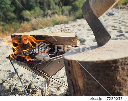 ソロキャンプで薪割焚火 ソロキャンプで薪割焚火 72200524