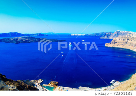 Pool and view of Santorini caldera Pool and view of Santorini caldera 72201135