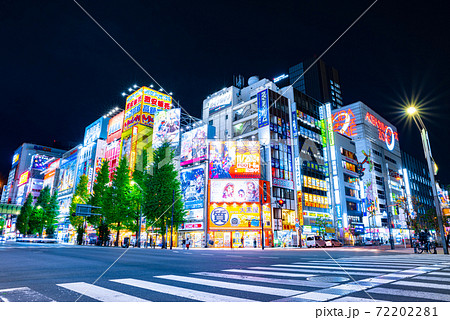 秋葉原 夜の街並み風景 東京都千代田区 年11月の写真素材