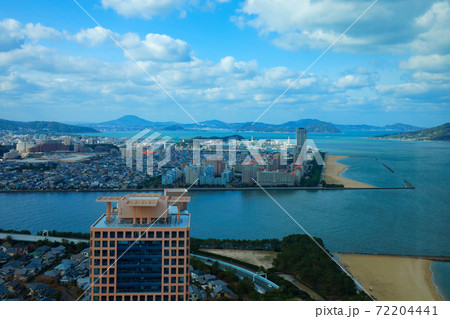 福岡タワーよりマリナタウン海浜公園方面の街並みを望む 都市風景 福岡タワーよりマリナタウン海浜公園方面の街並みを望む 都市風景 72204441