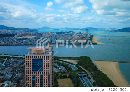 福岡タワーよりマリナタウン海浜公園方面の街並みを望む　都市風景 72204502