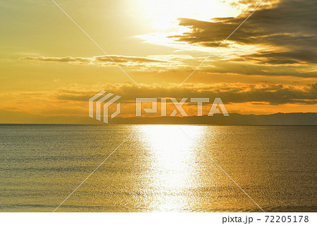 湘南海岸の夕焼け 72205178