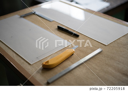 樹脂の切断作業 72205918