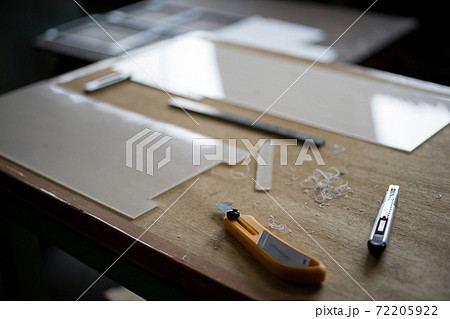 樹脂の切断作業 72205922