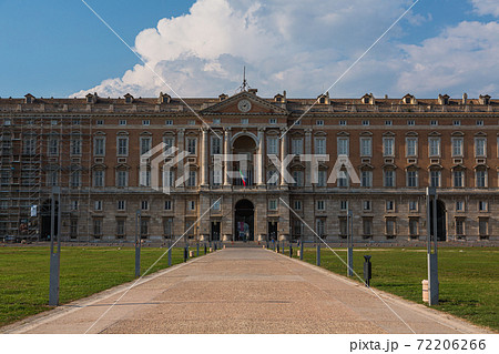 イタリア カゼルタ宮殿の外観の写真素材