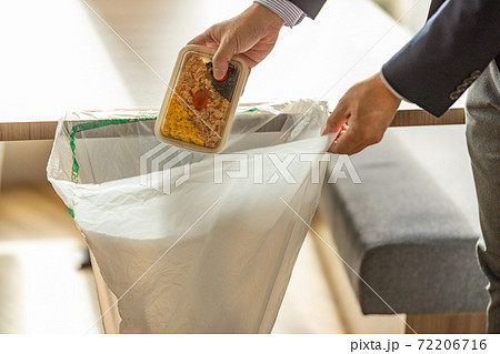 食品廃棄（イメージ） 72206716