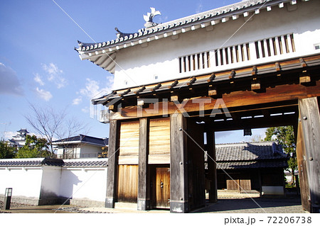 掛川城　秋5（天守を門から望む） 72206738