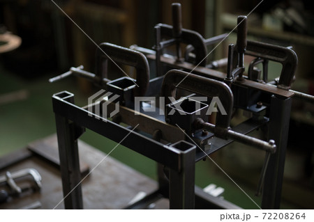 仮付け溶接前の段取り作業 72208264