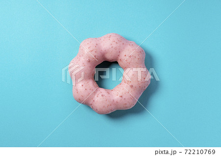 ピンクのドーナツの写真素材