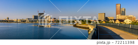 御島水域の朝風景（あいたか橋・アイランドシティ）　パノラマ　【福岡市東区】 72211398