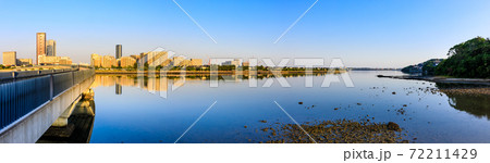 御島水域の朝風景（あいたか橋・アイランドシティ）　パノラマ　【福岡市東区】 72211429