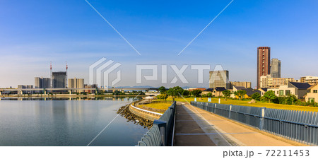 御島水域の朝風景（あいたか橋・アイランドシティ）　パノラマ　【福岡市東区】 72211453