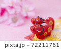 丑年の正月素材　赤べこ 72211761