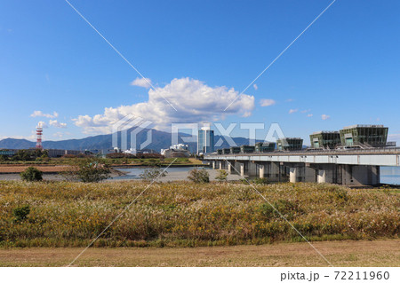 相模川と相模大堰（神奈川県） 72211960