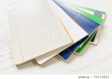 通帳 並んだ通帳 扇 11 72212631