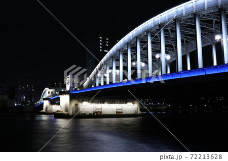 水辺のにぎわい創出する隅田川橋梁のライトアップ 『勝鬨橋』 水辺のにぎわい創出する隅田川橋梁のライトアップ 『勝鬨橋』 72213628