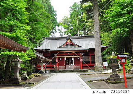 富士山東口本宮・須走口登山道　冨士浅間神社の社殿と手水舎 72214254