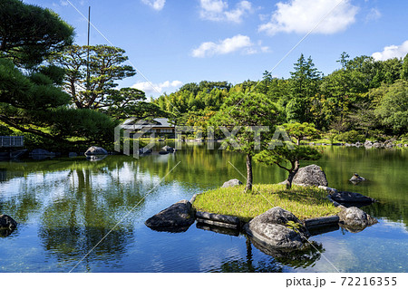 日本庭園の池の写真素材