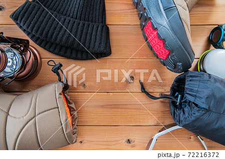 キャンプ道具 防寒イメージ 俯瞰素材 72216372